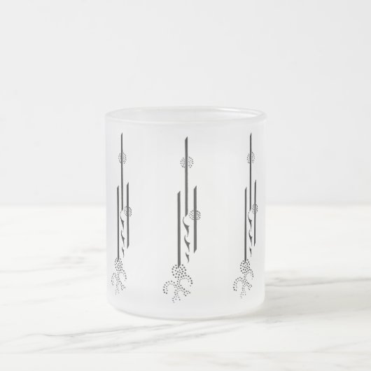 Aubrey Beardsley Mok (Center)