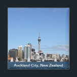 Auckland City, Nieuw-Zeeland overdag Magneet<br><div class="desc">Auckland City en Skytower op een zonnige dag in Nieuw-Zeeland. Bekeken uit de haven van Waitemata.</div>