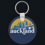 Auckland New Zealand  City Skyline Sleutelhanger<br><div class="desc">en retro-stadsplan met prachtige skyline, toeristische attractie en cityscape art. Koelwolkenkrabber en bouwartikelen voor silhouette-illustratie voor toeristen en reizigers. Perfect als souvenir om terug naar huis te brengen wanneer je over de wereld reist. Bespaar de herinnering aan uw reis en vakantie met familie en vrienden. De achtergrondkleur kan aan uw...</div>