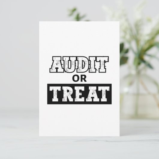 Audit of Treat - Funny Accountant Halloween Bedankkaart (Staand voorkant)