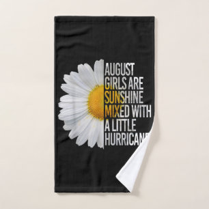 August Birthday Womens Gift Funny Quote Gift Handdoek
