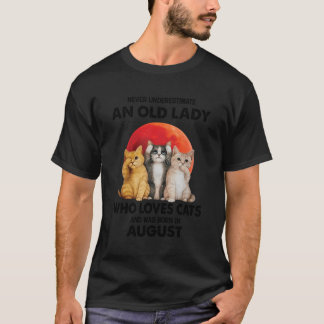 August onderschat nooit een oude dame die van C ho T-shirt