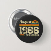 August Verjaardag Aangepast Jaar Ronde Button 5,7 Cm (Voorkant /achterkant)