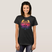Augusta Maine Souvenir Dirigo Crab Cute Rainbow Ti T-shirt (Voorkant volledig)