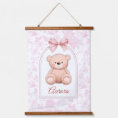 Aurora | Aangepaste Roze Teddybeer Nursery Design Hangend Wandkleed (Voorkant)