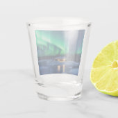 Aurora borealis boven winterhut shot glas (Achterkant)