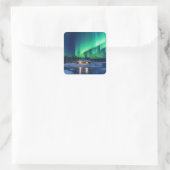 Aurora borealis boven winterhut vierkante sticker (Tas)