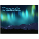 Aurora Borealis - noordelijke lichten Fotobeeldje Magneet<br><div class="desc">Een meerkleurige, fractale weergave van de aurora borealis, of Northern Lights, bovenop een digitaal schilderij van met sneeuw bedekte bergen. De tekst "Canada" staat ook in het gloeiend blauw. Het kan me vrij zijn om te vragen of je hulp nodig hebt bij andere maten. Klik op "Ask this Designer" in...</div>
