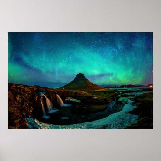 Aurora Borealis op Kirkjufall Mountain in IJsland Poster (Voorkant)