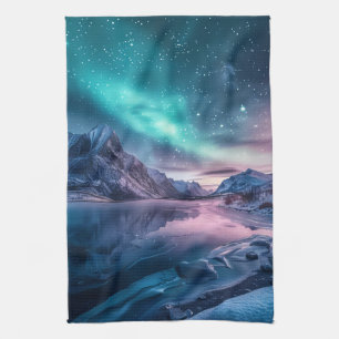 Aurora Borealis over besneeuwd berglandschap Theedoek