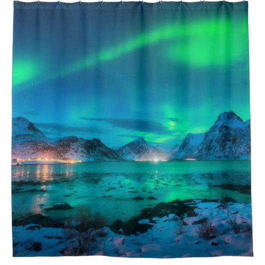 Aurora borealis over de zee kust, sneeuwberg douchegordijn (Voorkant)