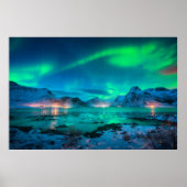 Aurora borealis over de zee kust, sneeuwberg poster (Voorkant)