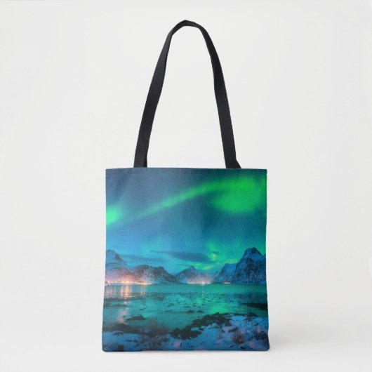 Aurora borealis over de zee kust, sneeuwberg tote bag (Voorkant)