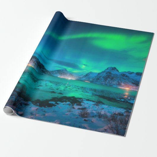 Aurora borealis over the sea coast, snowy mountain cadeaupapier (Uitgerold)