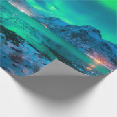 Aurora borealis over the sea coast, snowy mountain cadeaupapier (Hoek)