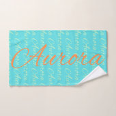 Aurora Herhalende Naam Patroon Bad Handdoek (Handdoek)