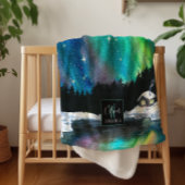 Aurora Northern Lights Winter Cabin | Monogram Sherpa Deken