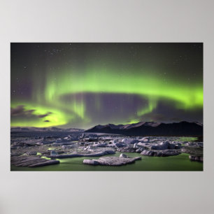 Aurora over een gletsjerlagune poster
