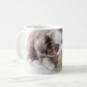 aussie red merle pup koffiemok (Voorkant links)