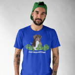 Aussies Australische Herder Hond Tropische bladere T-shirt<br><div class="desc">Creëer Een gepersonaliseerd geschenk,  een op maat gemaakt souvenir-T-shirt of je eigen nieuwigheids-t-shirt wanneer je je eigen aangepaste tekst toevoegt aan dit grafische t-shirt met een realistische stijlillustratie van een Australian Shepherd samen met enkele groene tropische bladeren.</div>