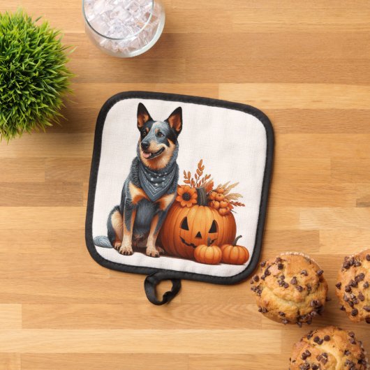 Australian Cattle Dog naast een Jack-O-Lantern Pannenlap (Top down)