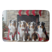 Australian Shepherd bij de open haard Kerstmis Badmat (Voorkant)