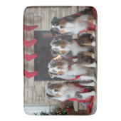 Australian Shepherd bij de open haard Kerstmis Badmat (Voorkant Verticaal)