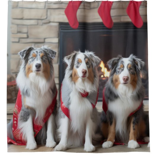 Australian Shepherd bij de open haard Kerstmis Douchegordijn (Voorkant)