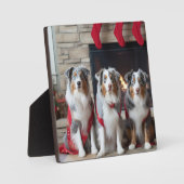 Australian Shepherd bij de open haard Kerstmis Fotoplaat (Voorkant)