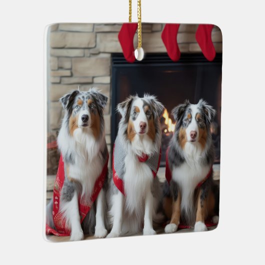 Australian Shepherd bij de open haard Kerstmis Keramisch Ornament (Rechts)