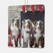 Australian Shepherd bij de open haard Kerstmis Keramisch Ornament (Links)