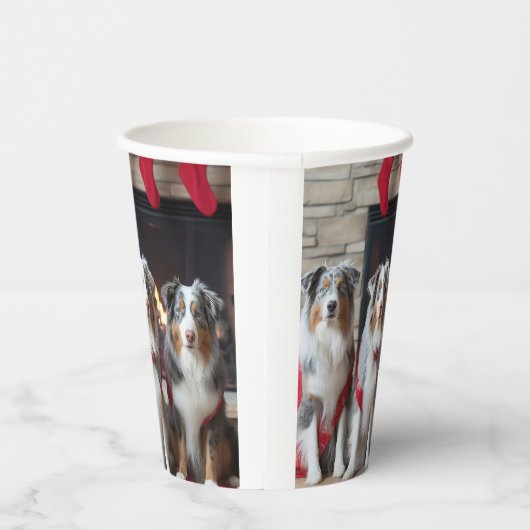 Australian Shepherd bij de open haard Kerstmis Papieren Bekers