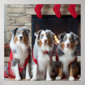 Australian Shepherd bij de open haard Kerstmis Poster (Voorkant)