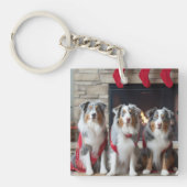 Australian Shepherd bij de open haard Kerstmis Sleutelhanger (voorkant)
