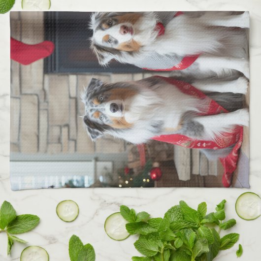 Australian Shepherd bij de open haard Kerstmis Theedoek (Gevouwen)