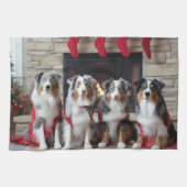 Australian Shepherd bij de open haard Kerstmis Theedoek (Horizontaal)