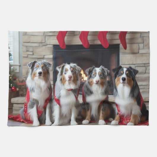 Australian Shepherd bij de open haard Kerstmis Theedoek (Horizontaal)