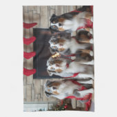 Australian Shepherd bij de open haard Kerstmis Theedoek (Verticaal)