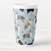 Australian Shepherd Botten and Paws Latte Mok (Voorkant)