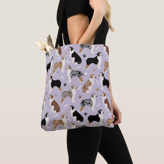Australian Shepherd Botten and Paws Paars Tote Bag (Dichtbij)
