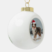 Australian Shepherd Dog in Sneeuwkerst Keramische Bal Ornament (Links)