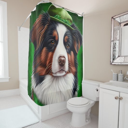 Australian Shepherd dog in St. Patrick's Day Dress Douchegordijn (In situ)