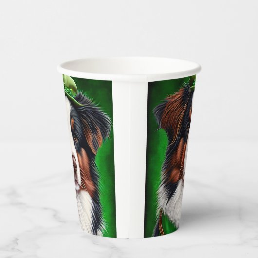 Australian Shepherd dog in St. Patrick's Day Dress Papieren Bekers (Rechts)