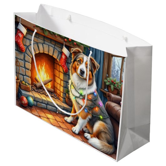 Australian Shepherd Fireplace with Christmas Light Groot Cadeauzakje (Achterkant Gekanteld)