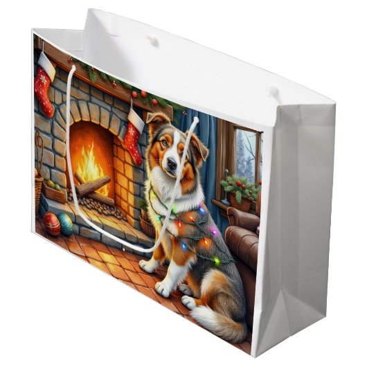 Australian Shepherd Fireplace with Christmas Light Groot Cadeauzakje (Voorkant Gekanteld)