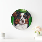 Australian Shepherd-hond in St. Patrick's Day-jurk Grote Klok (Huis)