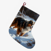 Australian Shepherd Laat Het Sneeuw Kerstmis Grote Kerstsok (Voorkant (Hangend))