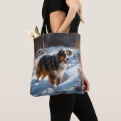 Australian Shepherd Laat Het Sneeuw Kerstmis Tote Bag (Dichtbij)