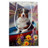 Australian Shepherd op Paddle: Een Schilderachtig  Medium Cadeauzakje (Voorkant)