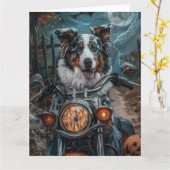Australian Shepherd Riding Motorcycle Halloween Kaart (Gele Bloem)